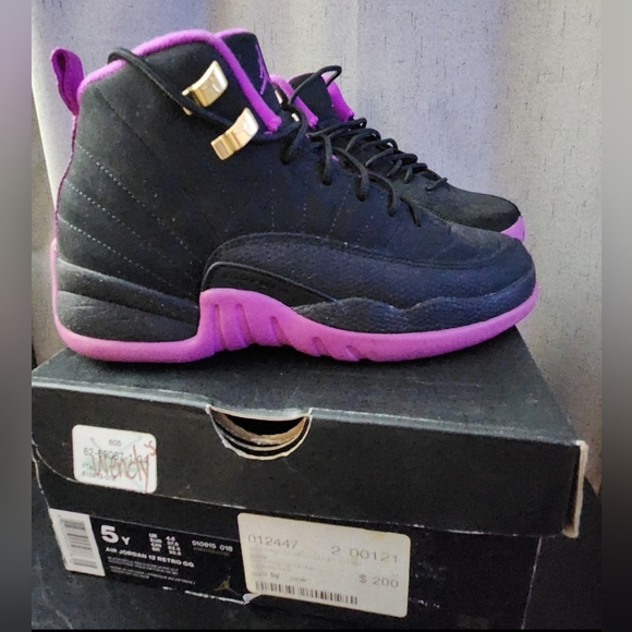 Jordan Retro 12 - Picture 2 of 5